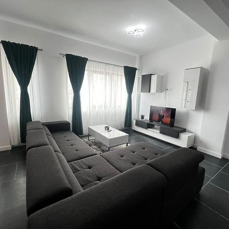Marvellous Aparthotel With Master Apartments Suceava Ngoại thất bức ảnh