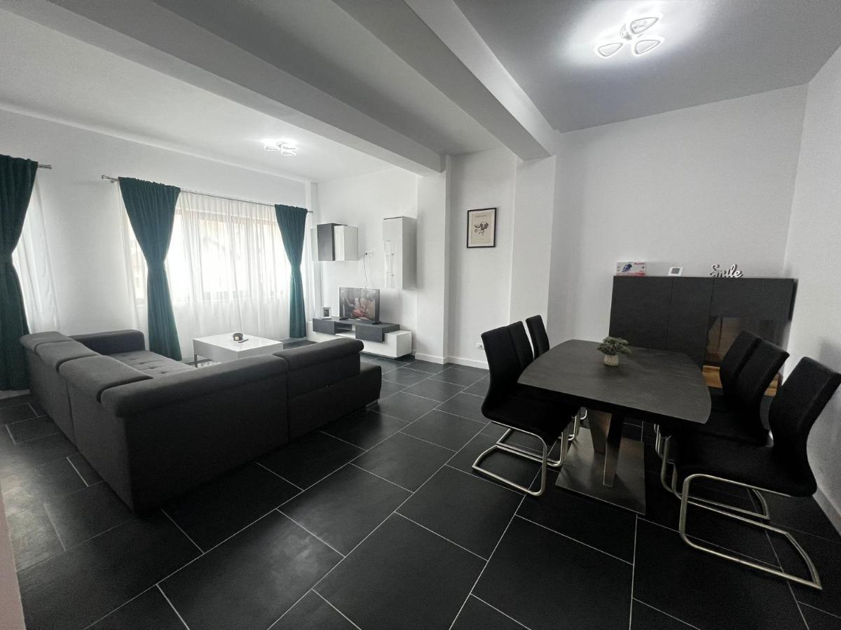 Marvellous Aparthotel With Master Apartments Suceava Ngoại thất bức ảnh