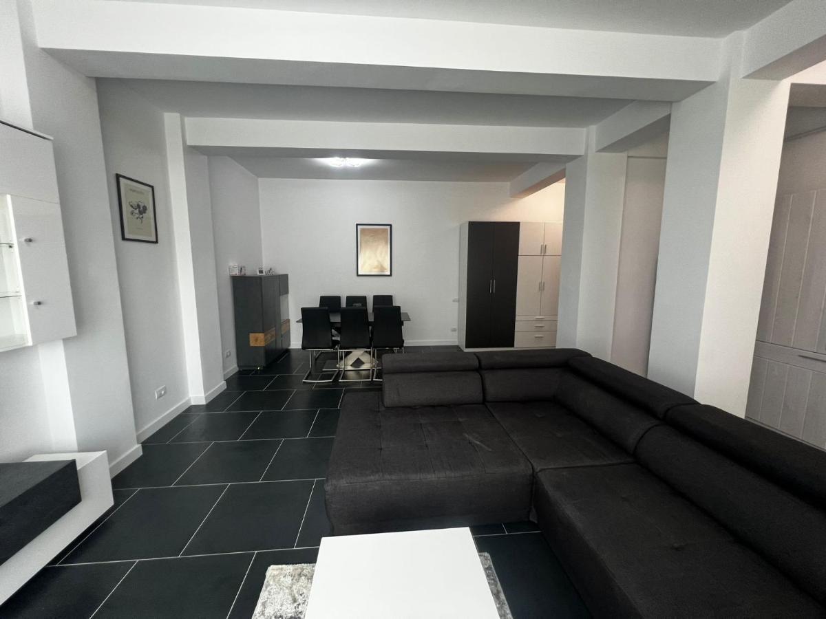 Marvellous Aparthotel With Master Apartments Suceava Ngoại thất bức ảnh