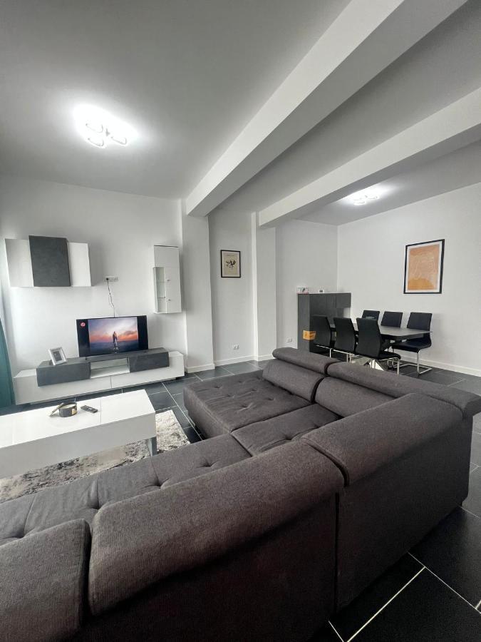 Marvellous Aparthotel With Master Apartments Suceava Ngoại thất bức ảnh