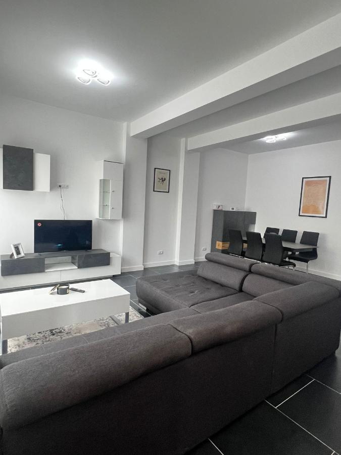 Marvellous Aparthotel With Master Apartments Suceava Ngoại thất bức ảnh