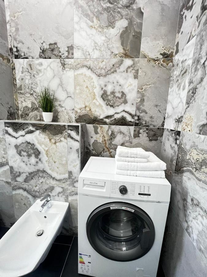 Marvellous Aparthotel With Master Apartments Suceava Ngoại thất bức ảnh