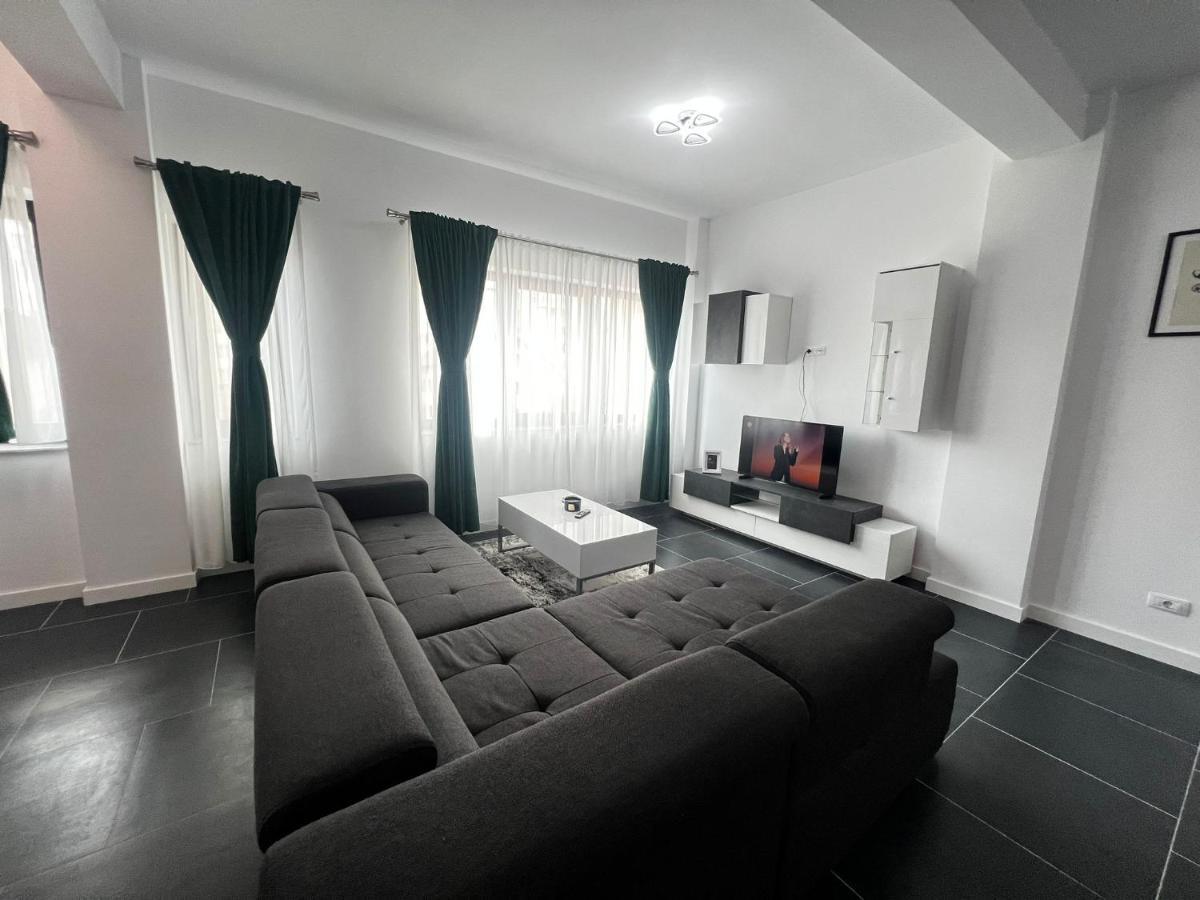 Marvellous Aparthotel With Master Apartments Suceava Ngoại thất bức ảnh