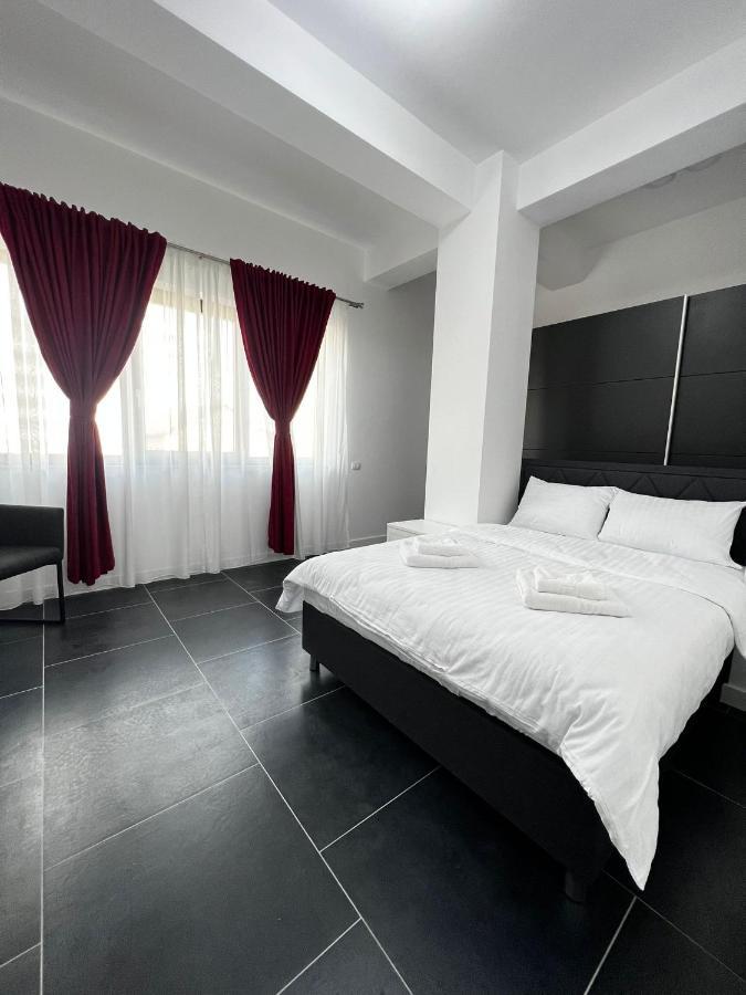 Marvellous Aparthotel With Master Apartments Suceava Ngoại thất bức ảnh