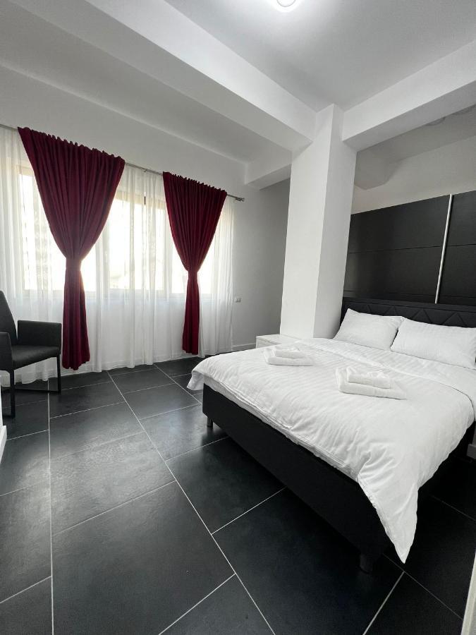 Marvellous Aparthotel With Master Apartments Suceava Ngoại thất bức ảnh