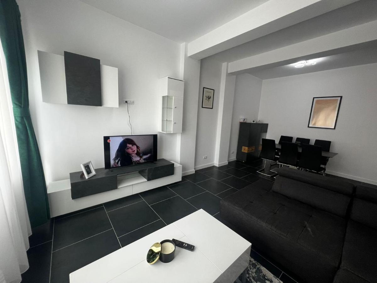 Marvellous Aparthotel With Master Apartments Suceava Ngoại thất bức ảnh