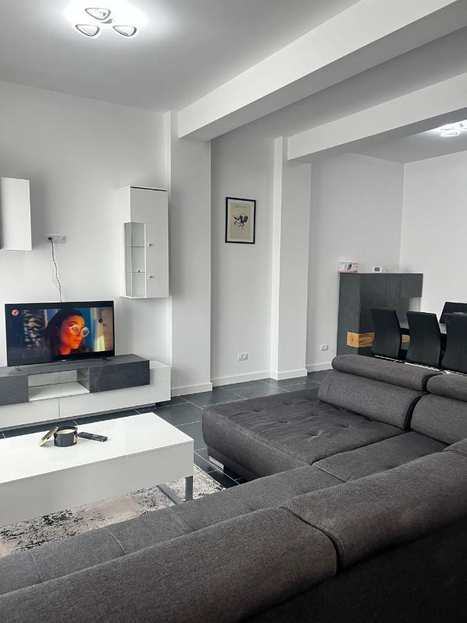 Marvellous Aparthotel With Master Apartments Suceava Ngoại thất bức ảnh
