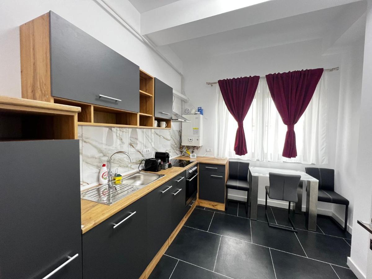 Marvellous Aparthotel With Master Apartments Suceava Ngoại thất bức ảnh