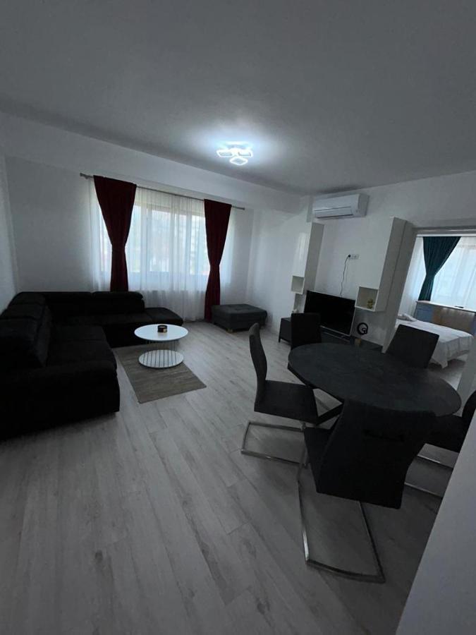 Marvellous Aparthotel With Master Apartments Suceava Ngoại thất bức ảnh