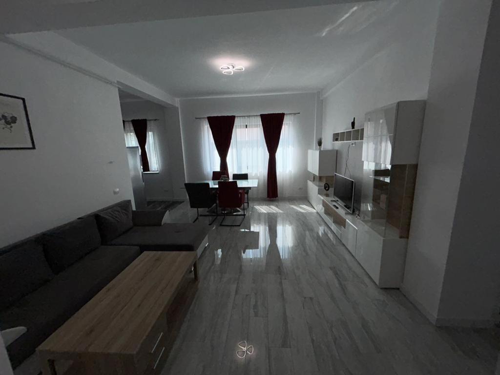 Marvellous Aparthotel With Master Apartments Suceava Ngoại thất bức ảnh